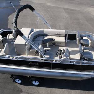 2025 21' Front And Rear Fish