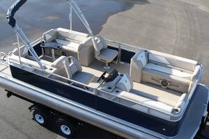 2025 21' Sport Quad Lounge 3