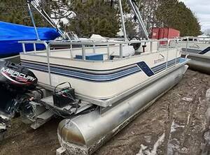 99 Northwoods 19' Pontoon 1