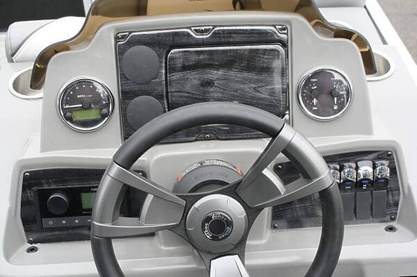 19' Quad Lounge 3